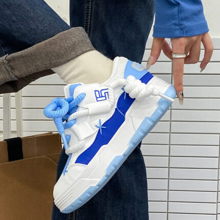 Women's shoes sneaker height